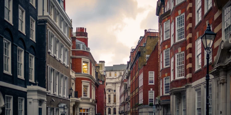 when's the best time to sell a house